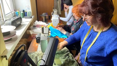 Майже 500 розвантажувальних жилетів, підсумків та плитоносок виготовили волонтери у Полтаві Майже 500 розвантажувальних жилетів, підсумків та плитоносок виготовили волонтери у Полтаві