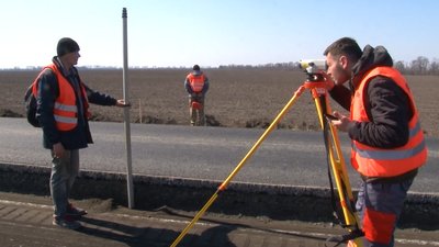 Ремонтують дорогу Н-08, що сполучає Черкаську область із Київською
