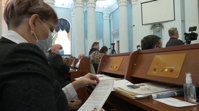 Склали присягу, посварилися й обрали очільника: у Черкасах відбулася перша сесія оновленої облради Склали присягу, посварилися й обрали очільника: у Черкасах відбулася перша сесія оновленої облради
