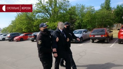 День перемоги по-херсонськи: заборонена символіка та перші затримання (фоторепортаж) День перемоги по-херсонськи: заборонена символіка та перші затримання (фоторепортаж)