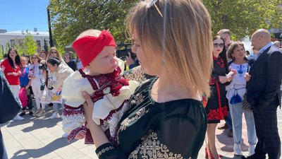 "Вишиваємо перемогу": у Черкасах під час фотосесії збирали гроші для ЗСУ "Вишиваємо перемогу": у Черкасах під час фотосесії збирали гроші для ЗСУ