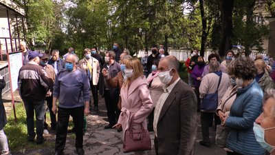 У районній лікарні на Прикарпатті закривають хірургію. Жителі вийшли на акцію протесту У районній лікарні на Прикарпатті закривають хірургію. Жителі вийшли на акцію протесту