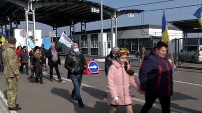 На адмінмежі з Кримом день супротиву окупації відзначили автопробігом та підняттям прапорів На адмінмежі з Кримом день супротиву окупації відзначили автопробігом та підняттям прапорів
