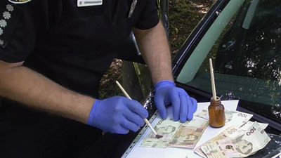 На Житомирщині затримали чоловіка за продаж набоїв до автомата Калашникова На Житомирщині затримали чоловіка за продаж набоїв до автомата Калашникова