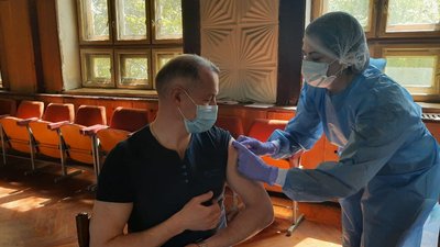 У Чернівціводоканалі проти коронавірусу вакцинували понад 80 співробітників