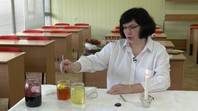 "Поки пишуть писанки, доти існує світ": лучанка створює великодні яйця за давніми зразками "Поки пишуть писанки, доти існує світ": лучанка створює великодні яйця за давніми зразками