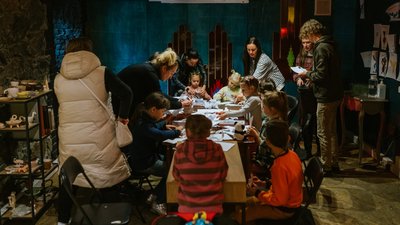 "Створювали ляльку-янгола з паперу": у Вінниці пройшли творчі майстер-класи для дітей-переселенців