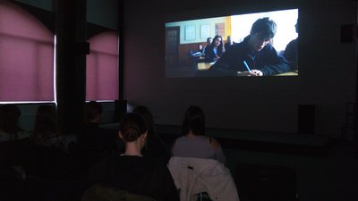 Гроші за квитки — для ЗСУ. В Івано-Франківську показали фільм "Снайпер. Білий ворон" Гроші за квитки — для ЗСУ. В Івано-Франківську показали фільм "Снайпер. Білий ворон"