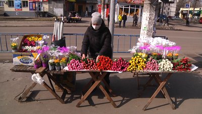 У Житомирі на вулиці Небесної Сотні почали продавати живі квіти