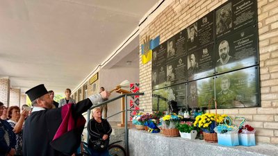 меморіальні дошки на честь загиблих військових у Володимирі