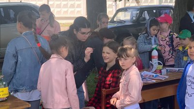 У Бердичеві на Житомирщині провели благодійний ярмарок до Дня захисту дітей – збирали гроші для ЗСУ У Бердичеві на Житомирщині провели благодійний ярмарок до Дня захисту дітей – збирали гроші для ЗСУ