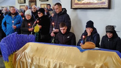 "Мам, а хто, як не я?": у Полтаві попрощалися із воїнами Сергієм Шатравою та Михайлом Богомоловим