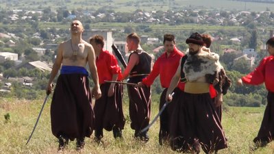 "Легенда про синів Луганських". У Сватовому знімали театралізовану виставу "Легенда про синів Луганських". У Сватовому знімали театралізовану виставу