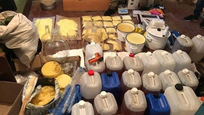 Волинянин вдома організував нарколабораторію з щомісячним доходом у понад мільйон гривень