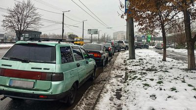 Коли працює генератор, не можуть одночасно заправляти і газ, і бензин. Ситуація на АЗС у Кропивницькому