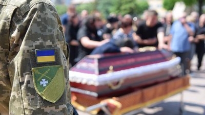 На Тернопільщині в останню дорогу провели загиблого бійця Володимира Сухого