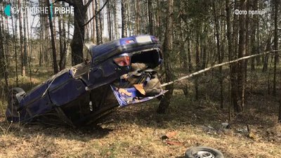 ДТП на Рівненщині: водій та пасажир у лікарні ДТП на Рівненщині: водій та пасажир у лікарні