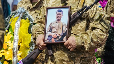 "Хто піде, як не я". На Дніпропетровщині попрощались із загиблим захисником України Олегом Гриняком "Хто піде, як не я". На Дніпропетровщині попрощались із загиблим захисником України Олегом Гриняком