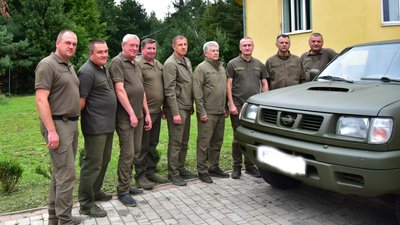 Прикарпатські лісівники передали 50 автомобілів для бійців на фронт