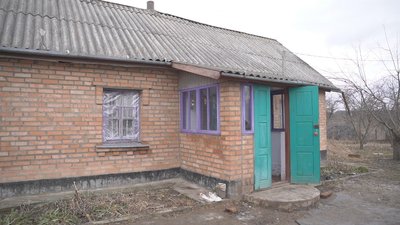 "Там війна була, ракети літали": як на Вінниччині живе табір етнічних ромів із Донеччини "Там війна була, ракети літали": як на Вінниччині живе табір етнічних ромів із Донеччини