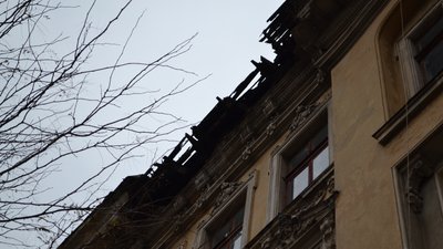 "Встиг відійти, це мене врятувало". У центрі Одеси обвалилася карниз будинку "Встиг відійти, це мене врятувало". У центрі Одеси обвалилася карниз будинку
