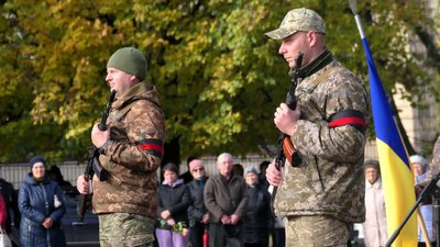 В Ямполі Сумської області провели в останню путь військового Віктора Федченка В Ямполі Сумської області провели в останню путь військового Віктора Федченка