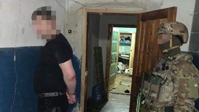 У Маріуполі затримали власника нарколабораторії У Маріуполі затримали власника нарколабораторії