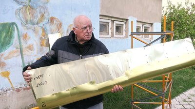 У Шостці на Сумщині 82-річний пенсіонер встановив вітряну електростанцію У Шостці на Сумщині 82-річний пенсіонер встановив вітряну електростанцію