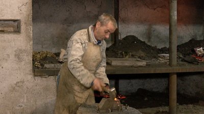 "Треба наближати перемогу": на Вінниччині ковалі роблять скоби для оборонців "Треба наближати перемогу": на Вінниччині ковалі роблять скоби для оборонців