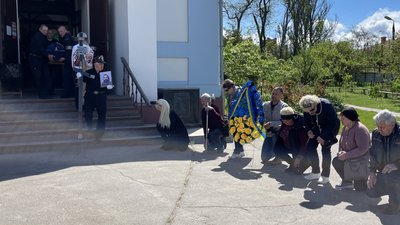 Загинув на Донеччині. У Херсоні провели в останню путь бійця Володимира Васяновича Загинув на Донеччині. У Херсоні провели в останню путь бійця Володимира Васяновича