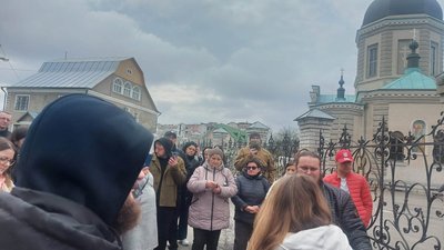 Поблизу хмельницького собору почали збиратись люди. Що вимагають