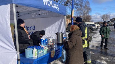 У Золочеві усувають наслідки ракетних ударів С-300, 6 лютого 2024 року 3 У Золочеві усувають наслідки ракетних ударів С-300, 6 лютого 2024 року 3