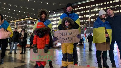 Нагадати світу, що Росія — країна-терорист. У центрі Стокгольма відбувся мітинг на підтримку України