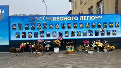 Зникли бетонні кашпо на Рівненщині