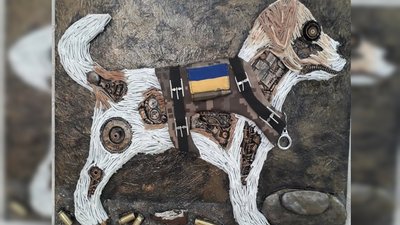 Запорізькі майстрині створили картини із флешетів касетних бомб та гільз Запорізькі майстрині створили картини із флешетів касетних бомб та гільз