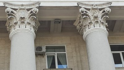 З будівлі Кропивницької міськради знімають радянську символіку