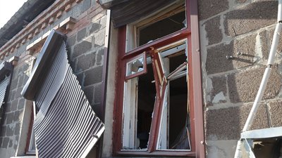 Знищений будинок та пошкоджені дахи старостату й магазину: наслідки атаки РФ