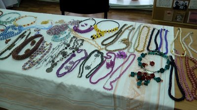 Пенсіонерка з Житомира Галина Додарчук створює прикраси з бісеру Пенсіонерка з Житомира Галина Додарчук створює прикраси з бісеру