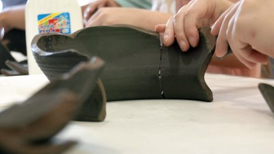 Музейники у Луцьку вчили реставрувати глиняний посуд Музейники у Луцьку вчили реставрувати глиняний посуд