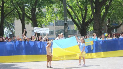 "Щоб про Україну не забували". Харків'яни приєдналися до демонстрації у Німеччині