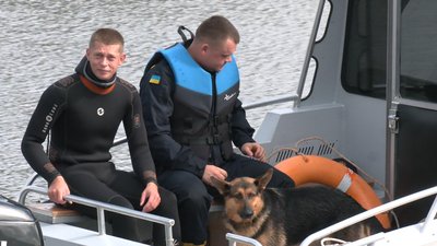У Черкасах вівчарка-водолаз Найда склала іспит і стала рятувальницею У Черкасах вівчарка-водолаз Найда склала іспит і стала рятувальницею