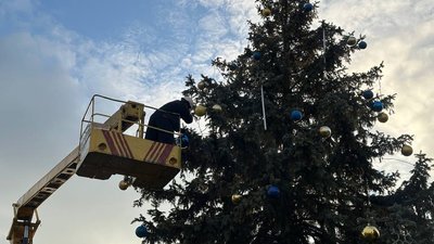 Встановлення головної ялинку у Бродах