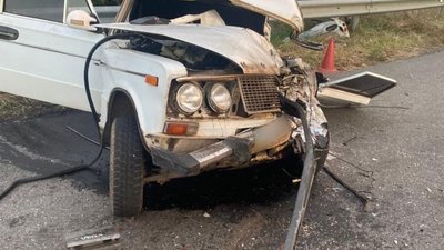 ВАЗ в'їхав у вантажівку у Таранівці