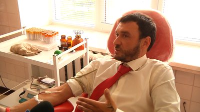 На Житомирщині Олеся та Андрій Мінасови у день свого весілля пішли здавати кров На Житомирщині Олеся та Андрій Мінасови у день свого весілля пішли здавати кров