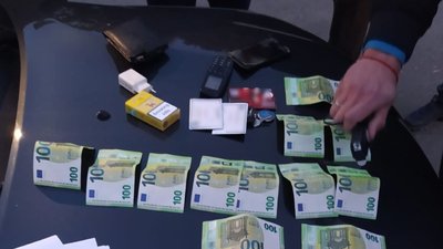 На Буковині затримали прикордонника, який ймовірно за контрабанду цигарок вимагав хабар 1200 євро