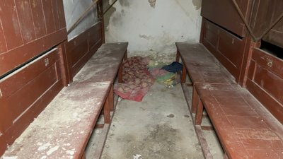 Аварійне укриття розташоване у мікрорайоні Гречани