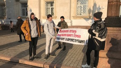 Херсонці вимагають змінити склад робочої групи з питань реконструкції площі Свободи та Алеї Героїв Херсонці вимагають змінити склад робочої групи з питань реконструкції площі Свободи та Алеї Героїв