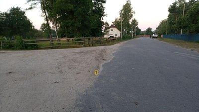 На Рівненщині авто врізалось у паркан і перекинулось, водій загинув На Рівненщині авто врізалось у паркан і перекинулось, водій загинув