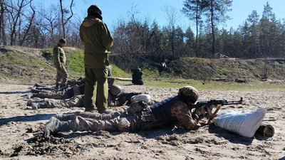 Бійці 110-тої окремої бригади територіальної оборони показали як тренуються Бійці 110-тої окремої бригади територіальної оборони показали як тренуються