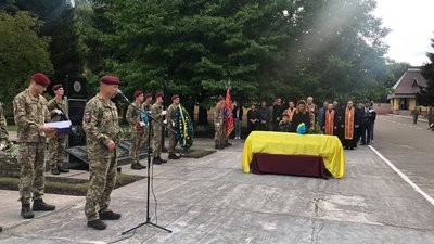 Обороняв Донецький аеропорт. У Львові попрощалися з військовослужбовцем Дмитром Гудзиком Обороняв Донецький аеропорт. У Львові попрощалися з військовослужбовцем Дмитром Гудзиком